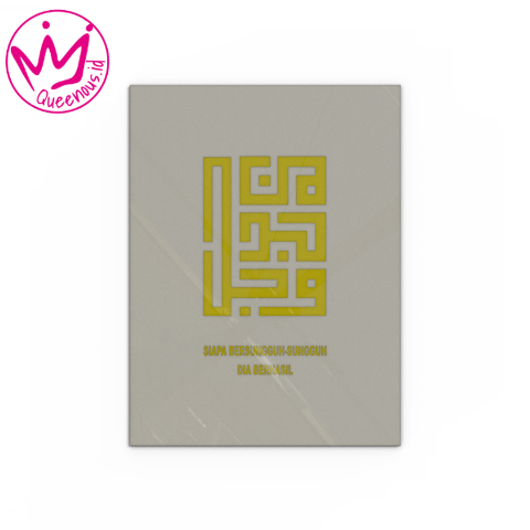 Kaligrafi Akrilik Kufi/Kufic Quotes "Man Jadda Wajada, Siapa Bersungguh-Sungguh Dia Berhasil" - Ukuran 30x40cm Akrilik 2mm + Paint Laser Cutting Modern Queenous.id